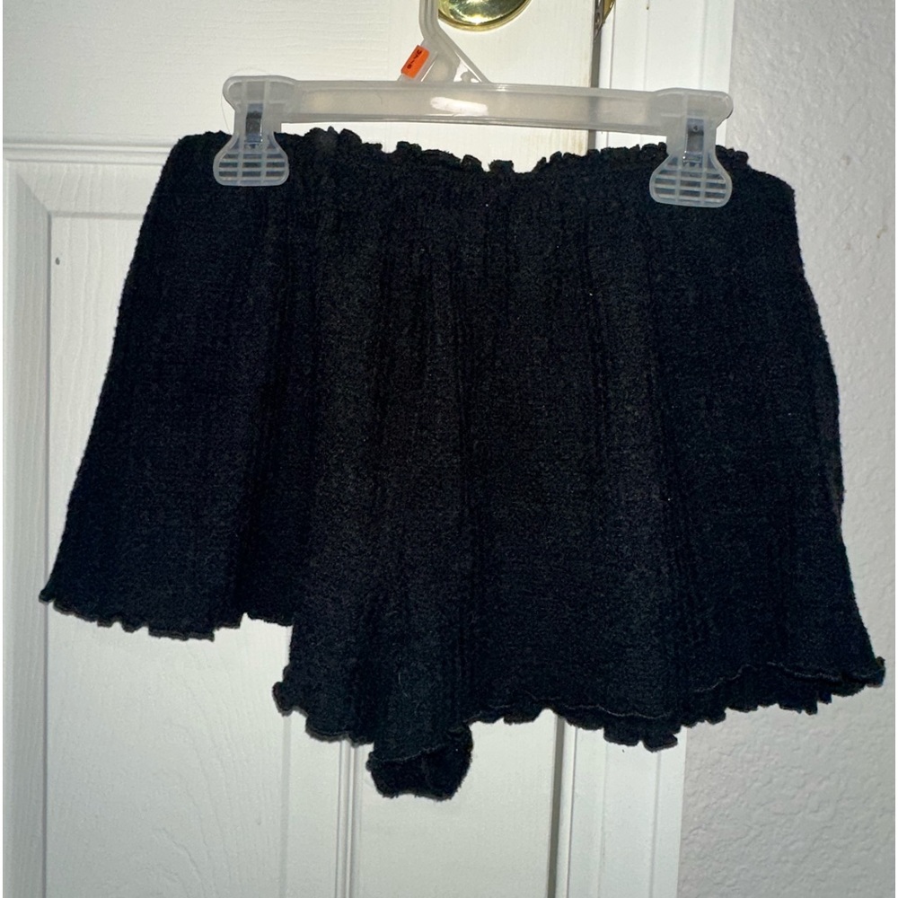 Ruffled shorts - Picture 2 of 3